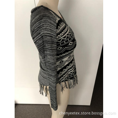 V-neck geometric fringed knit top
